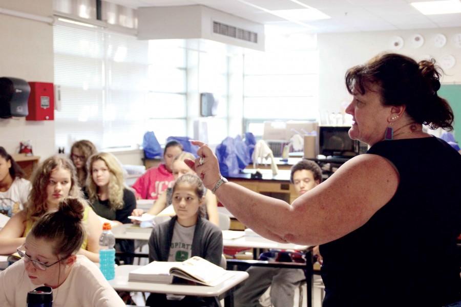 Biology+teacher+Ann+Foster+teaches+a+class+of+24+students+in+2015.