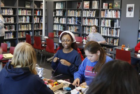 Friendship Bracelet club meets in the library to make bracelets and connect with new friends. 