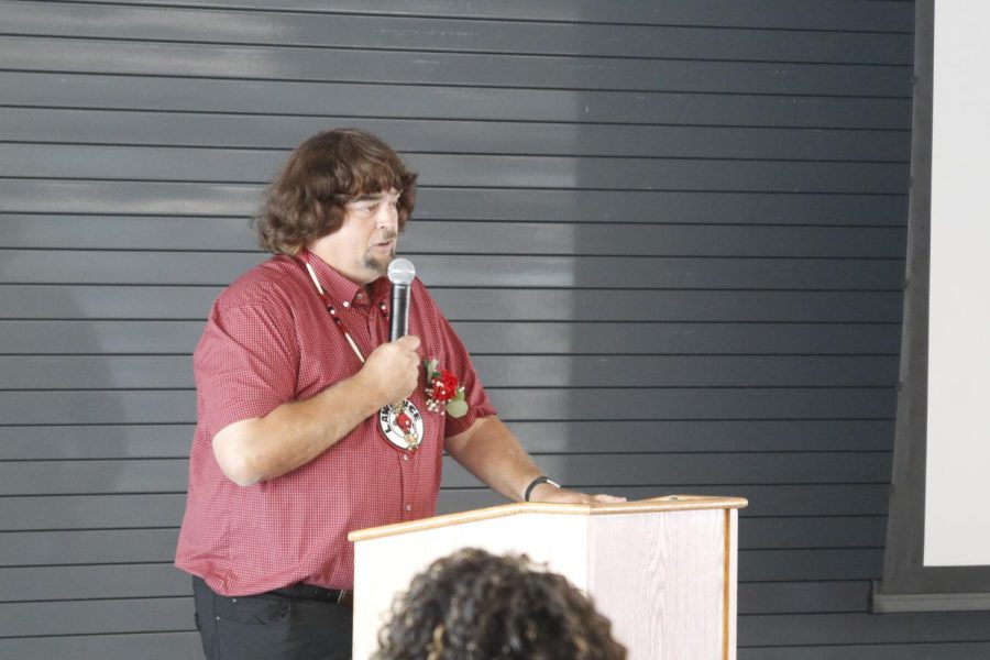 Mr. Platt speaks during the recent Hall of Honor induction ceremony. 