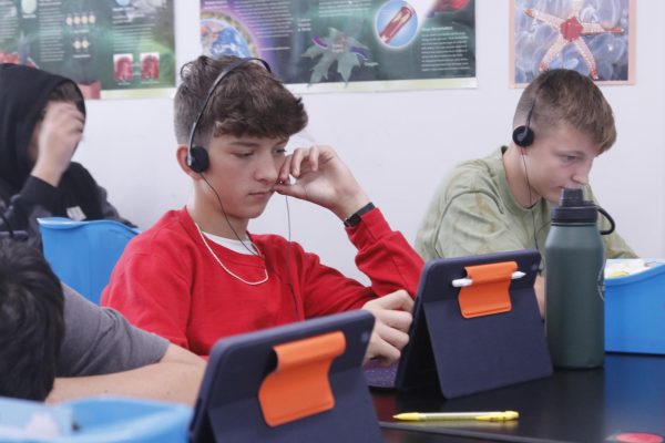 Switch to iPads brings mixed reactions in the classroom